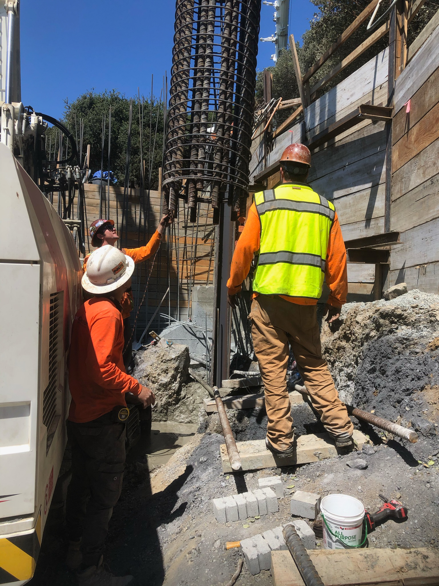 Jamba Drilling - Tiburon, CA. Foundation Drilling, retaining walls, CIDH, shoring, slide repairs, concrete pumping.